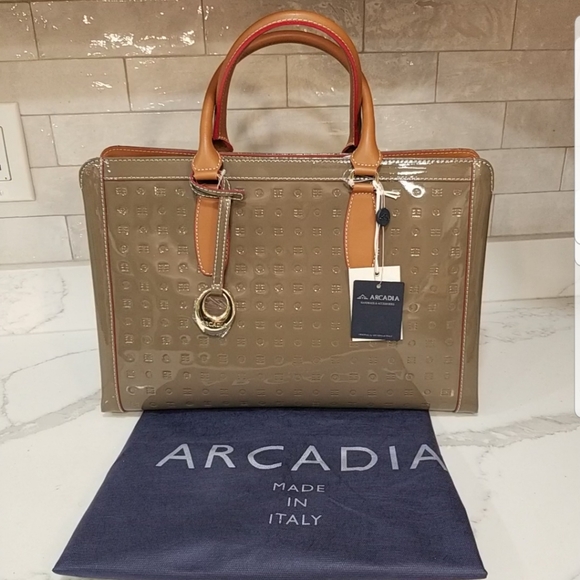 Arcadia Handbags - Arcadia Italian Tan Patent Leather Large Handbag❤New